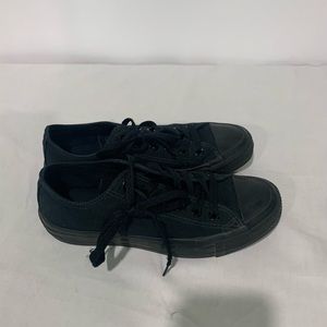 Converse Black low tops size 7 women’s